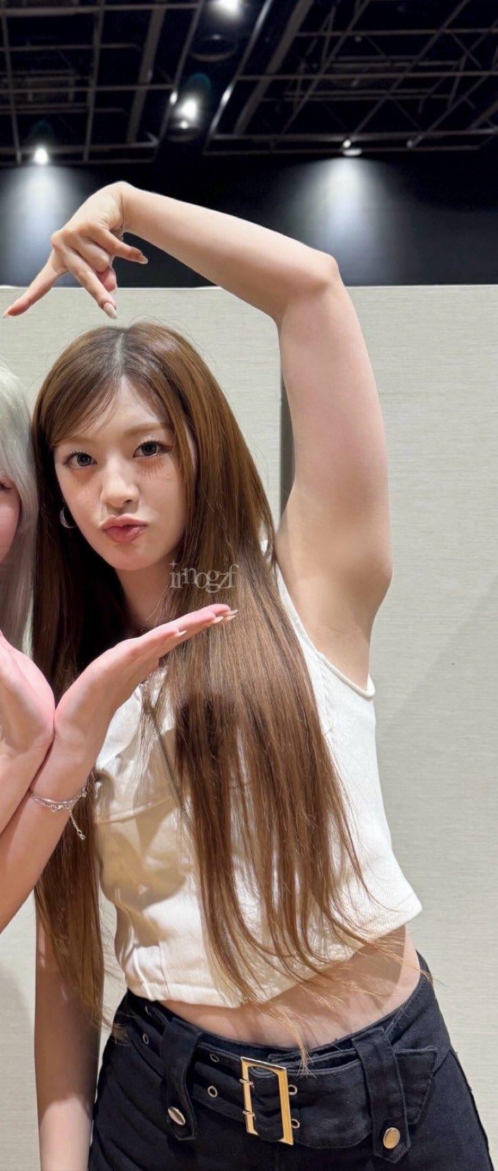 스테이씨 세은 겨드랑이_117307_1.jpg