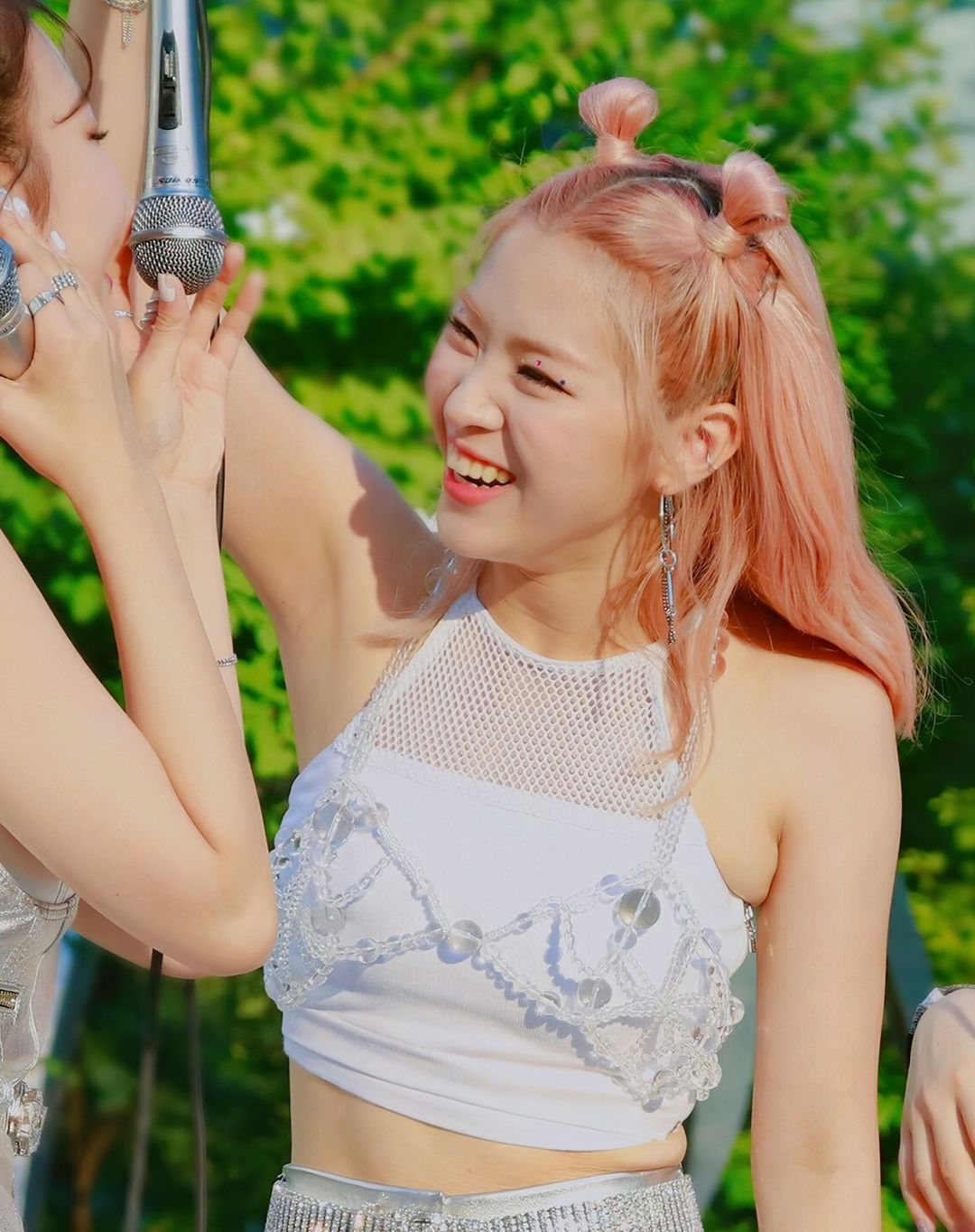 kpop_armpit_hq_20230315_164625_3.jpg