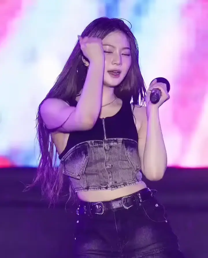 스테이씨 아이사 겨드랑이_117488_1.webp