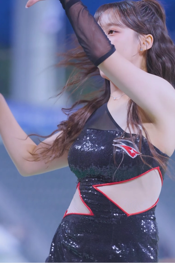 치어리더 이서윤 7장.webp_115843_4.webp