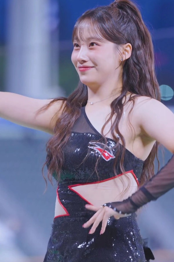 치어리더 이서윤 7장.webp_115843_5.webp
