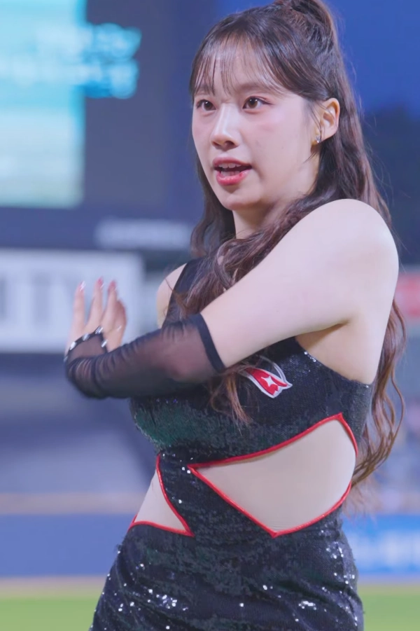 치어리더 이서윤 7장.webp_115843_3.webp