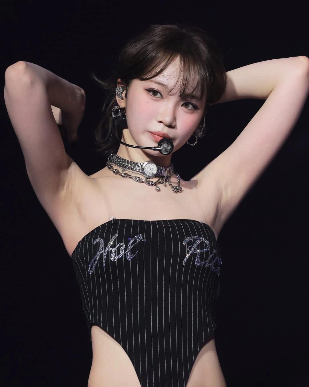 (ㅈㅂ 죄송) 김채원_115629_2.webp.jpg