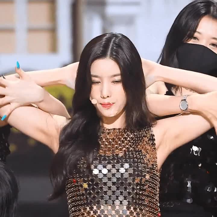 1631092847 (1).gif