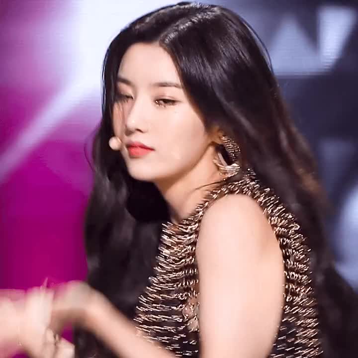 1631092847 (2).gif