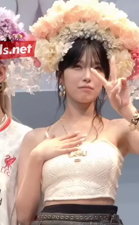 프로미스나인 백지헌 겨드랑이_118197_4.webp