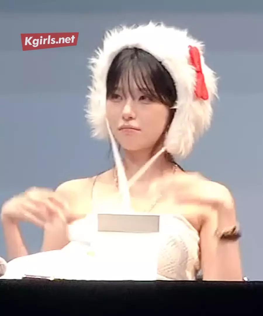 프로미스나인 백지헌 겨드랑이_118197_1.webp
