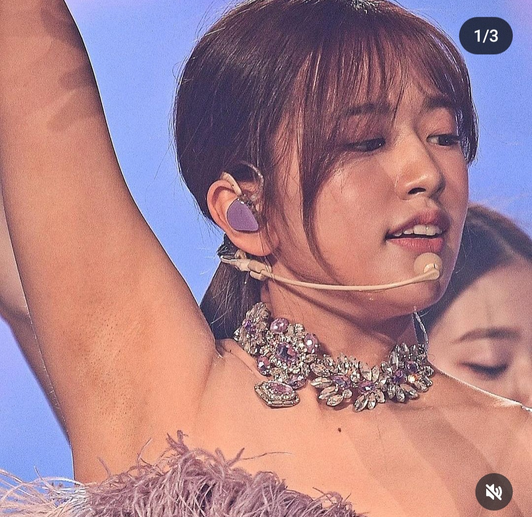 안유진 겨드랑이 샤프심_107170_1.jpg