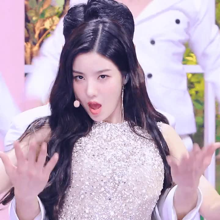 1630211518 (1).gif