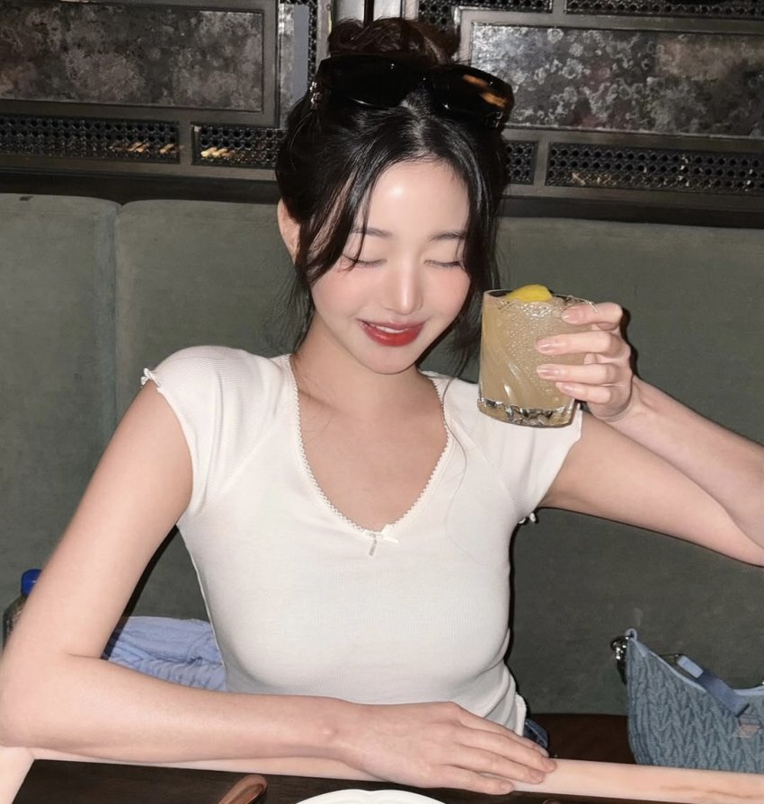 같은 반 여자애 겨드랑이 썰_116536_1.jpg