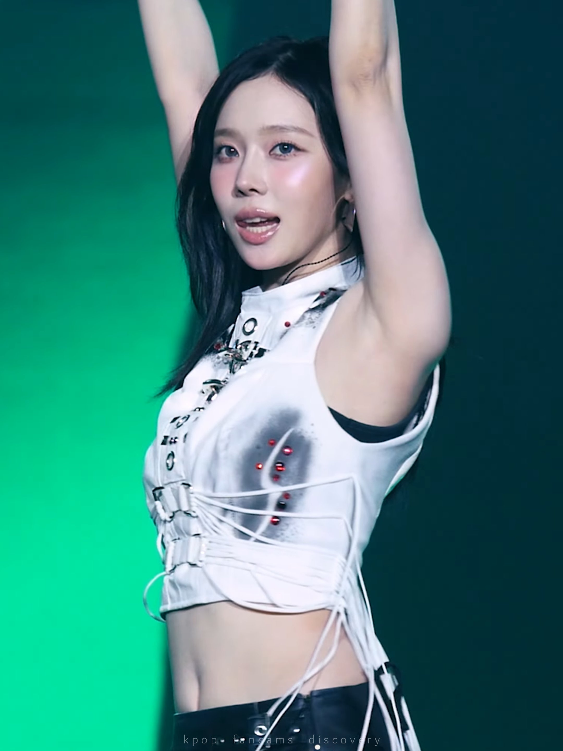 에스파 카리나, 윈터 250517_116479_8.jpg