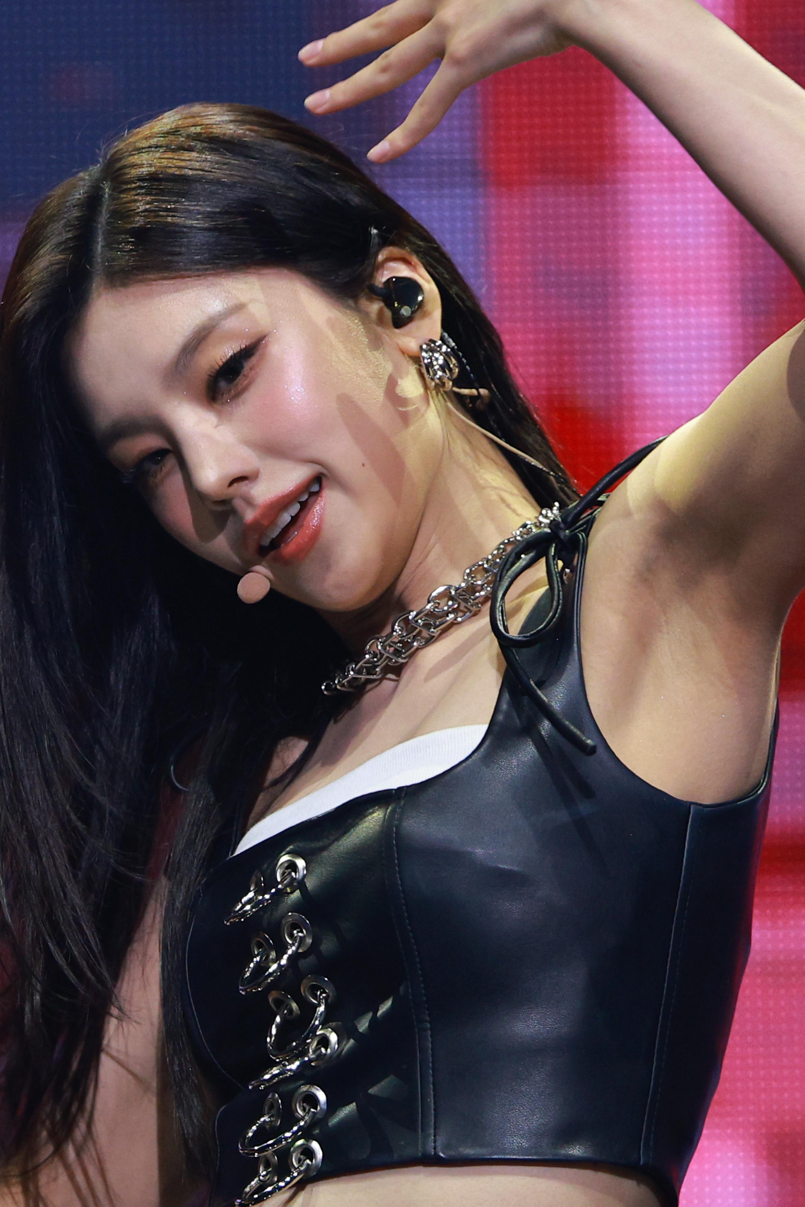 있지 예지 확대 겨드랑이_115724_3.jpg