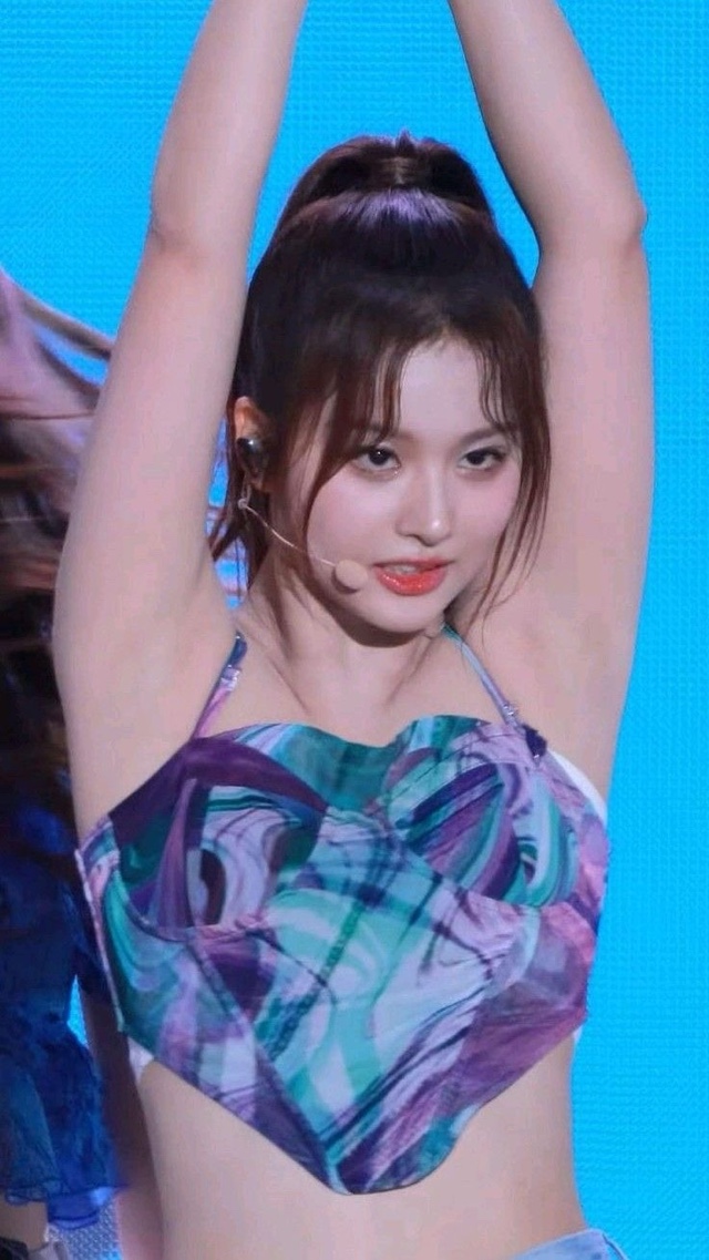 설윤_118780_16.jpg