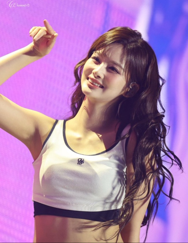 설윤_118780_4.jpg