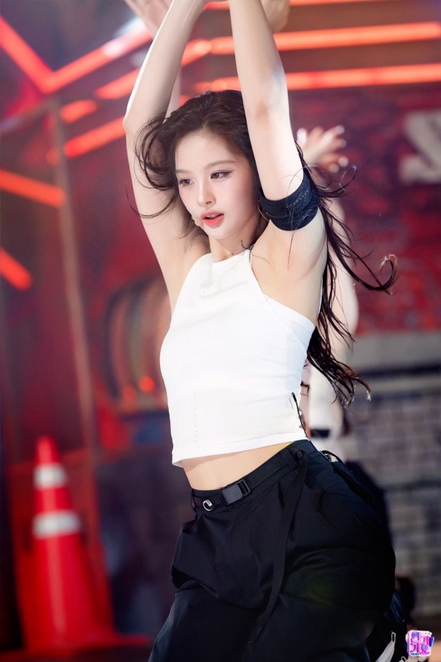 설윤_118780_2.jpg