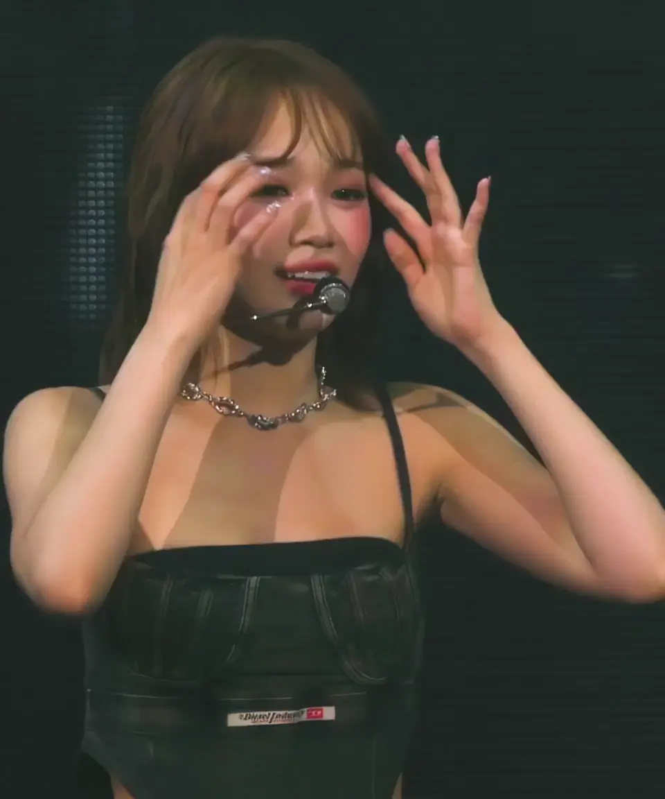 르세라핌 김채원 겨드랑이_115703_2.webp