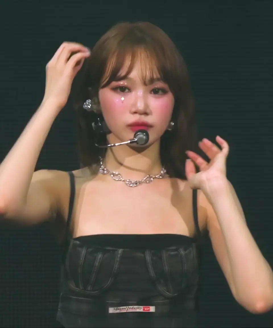 르세라핌 김채원 겨드랑이_115703_1.webp