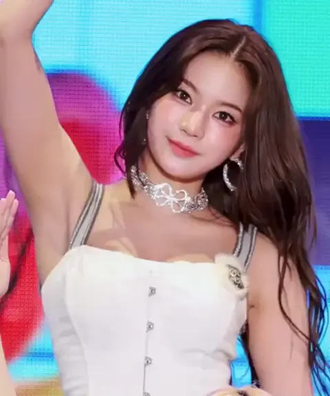 스테이씨 아이사 겨드랑이_116757_1.webp