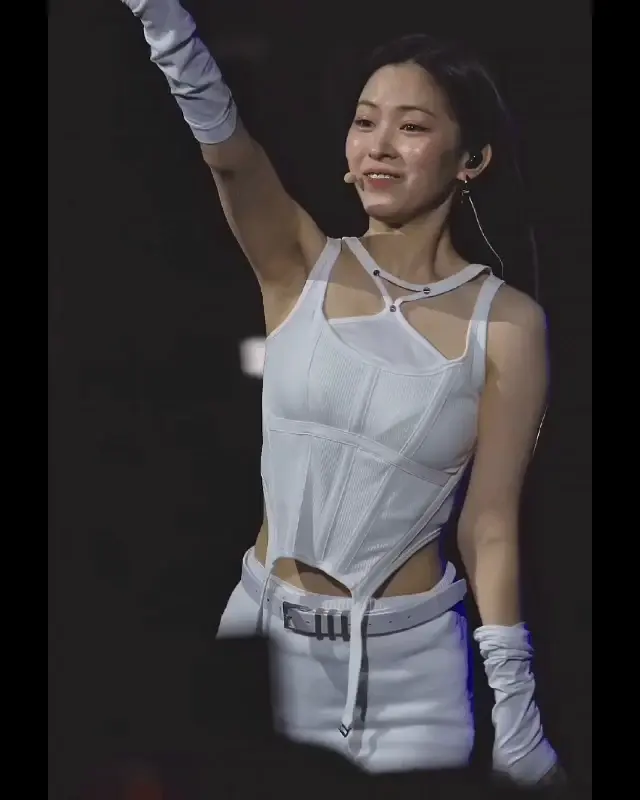 있지 류진 겨드랑이_116855_1.webp