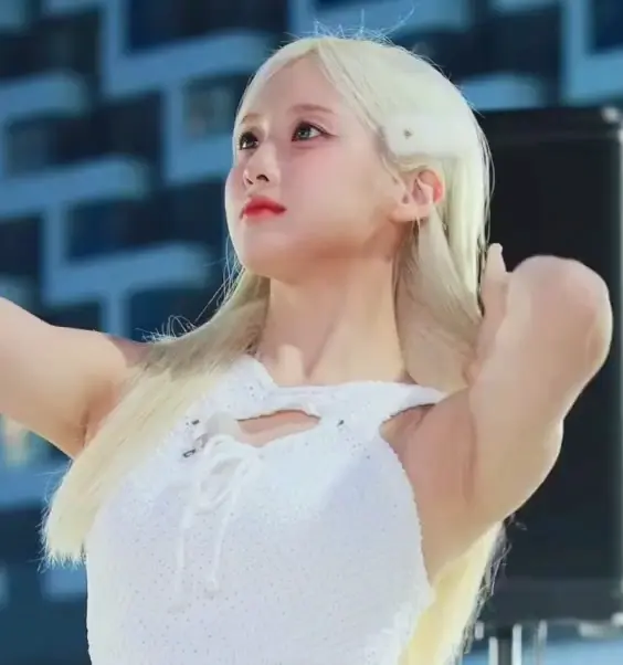 라잇썸 나영 겨드랑이_115255_1.webp