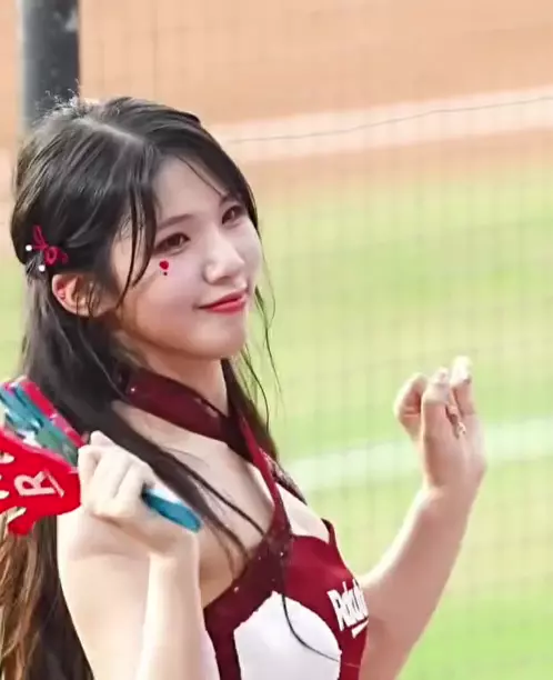치어리더 염세빈 겨드랑이_118114_2.webp