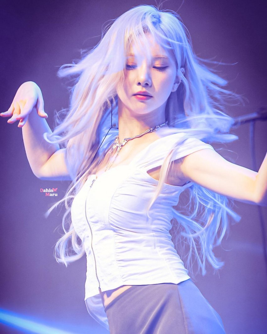 은하의 은밀한것 살짝 보이네_116768_1.jpg