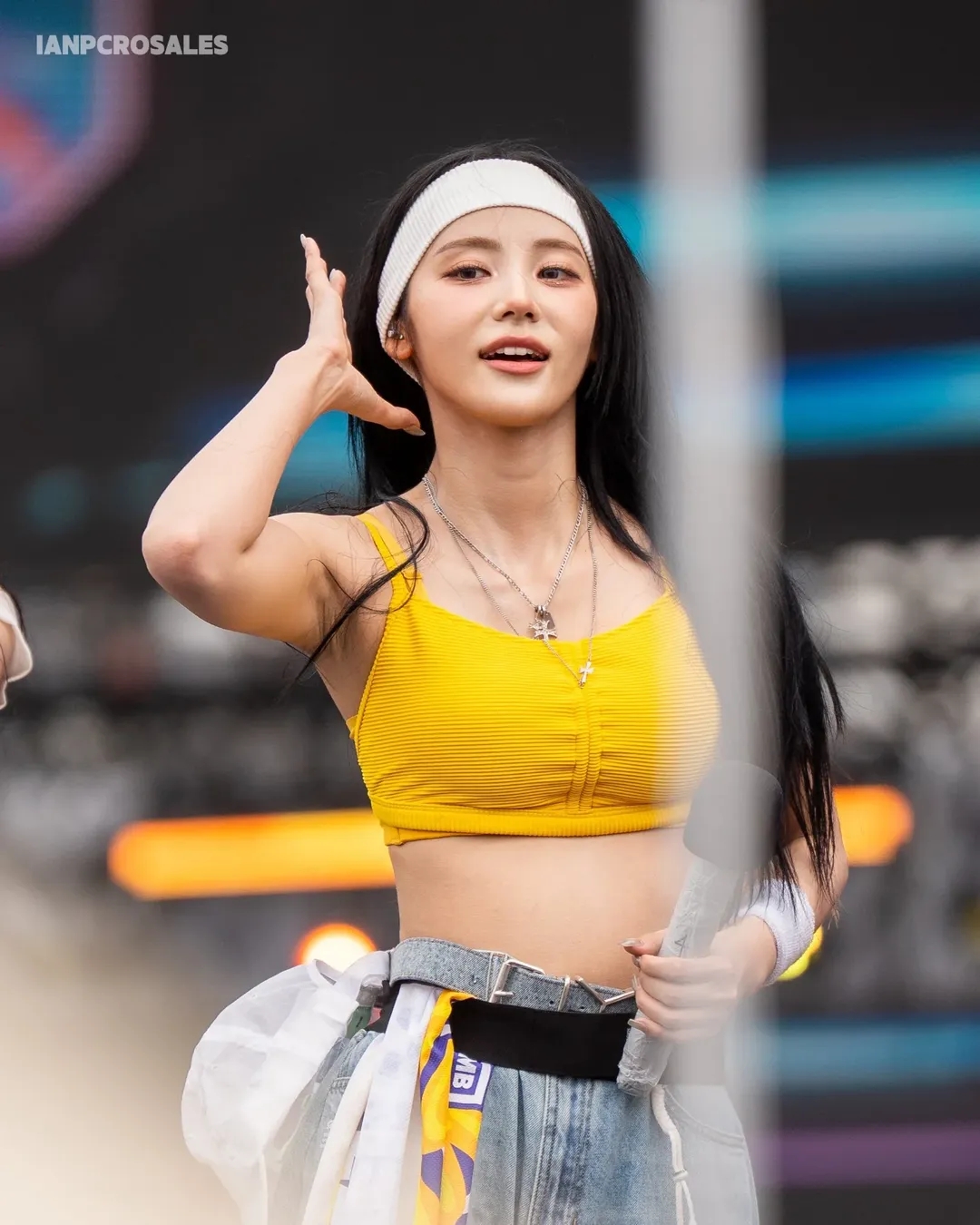 이달의소녀 아르테미스 진솔 확대 겨드랑이_118991_1.jpg