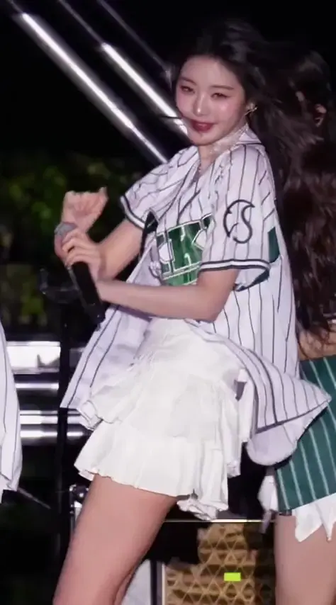 대학 축제 장원영_116158_3.webp