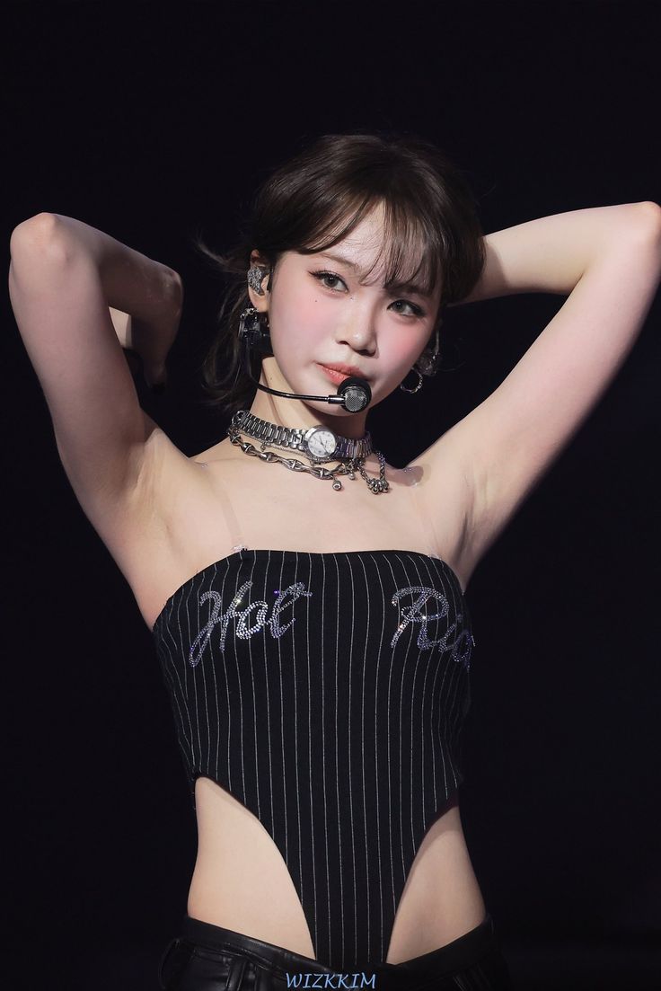 김채원 겨드랑이 레전드_116973_1.jpg