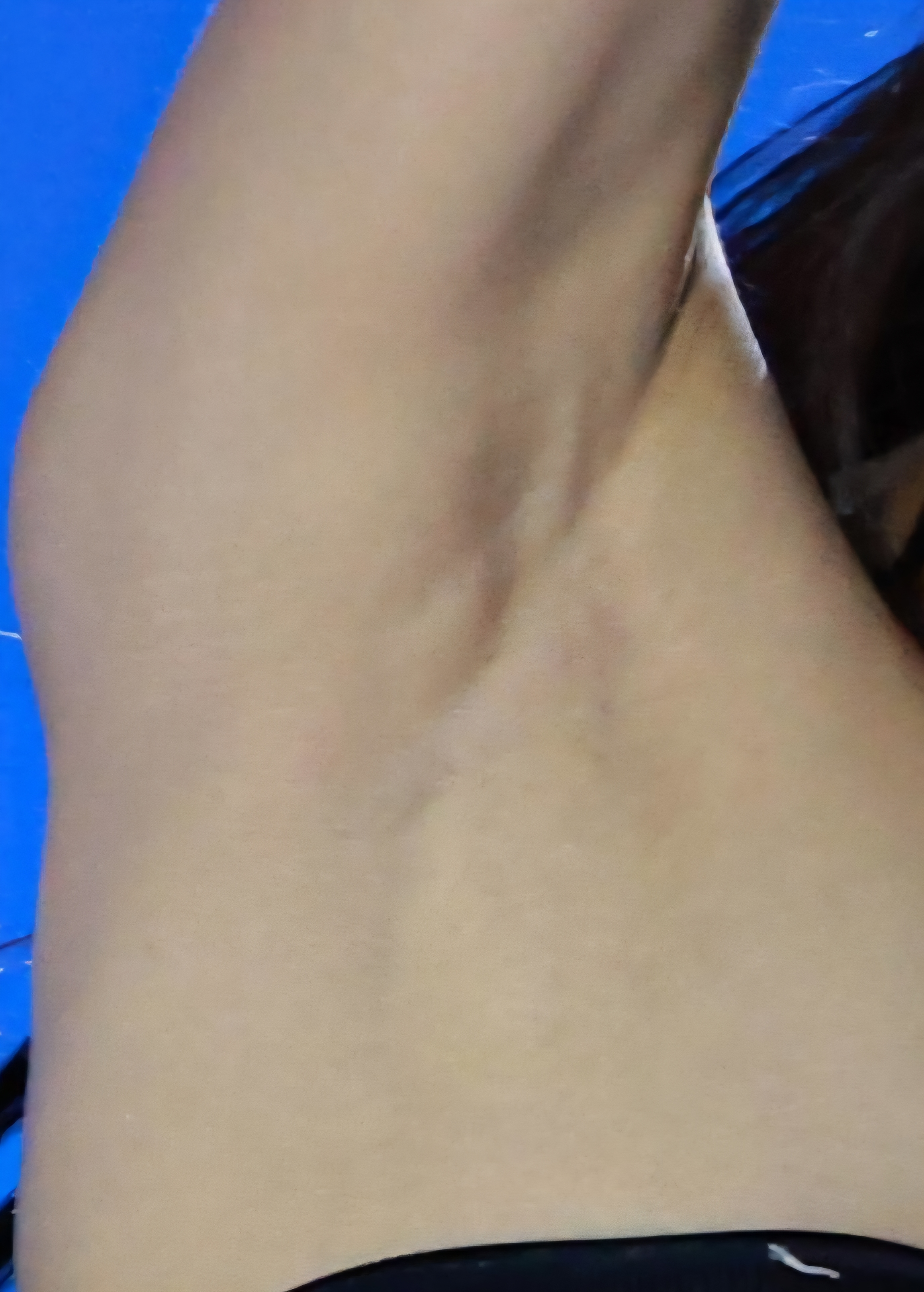 전 프로미스나인 이새롬 3단 확대 겨드랑이_117334_3.jpg