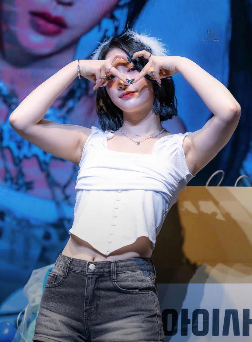 스테이씨 아이사 확대샷_116333_1.jpeg