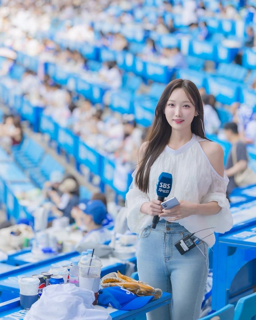 김세연 아나운서1_1.jpg