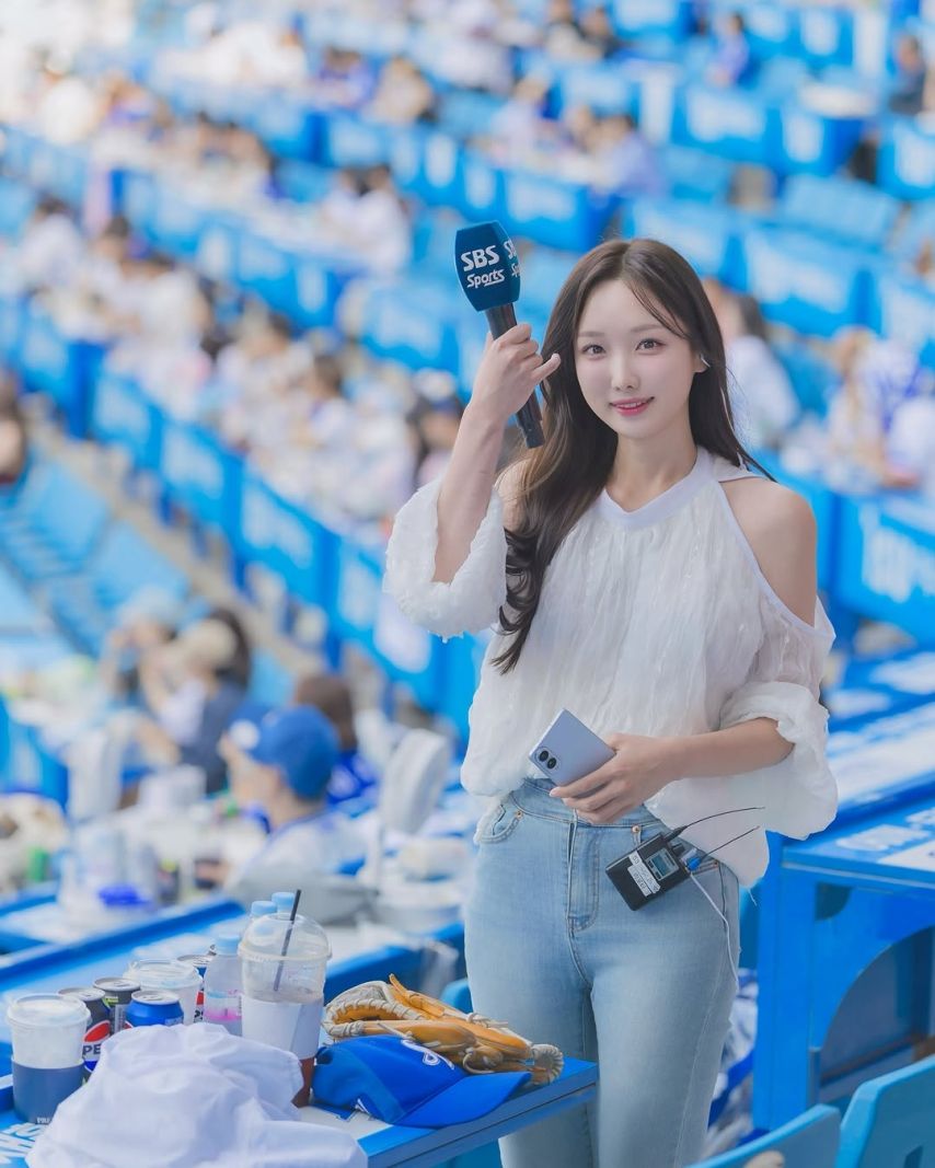 김세연 아나운서1_2.jpg