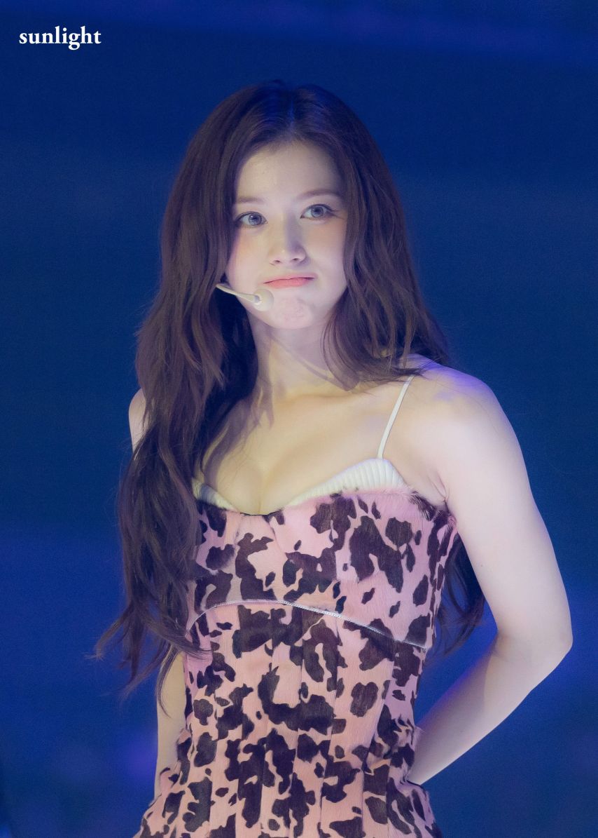 트와이스 사나1_7.jpg