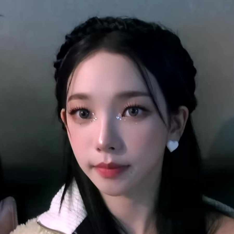카리나 얼빡샷 2.webp