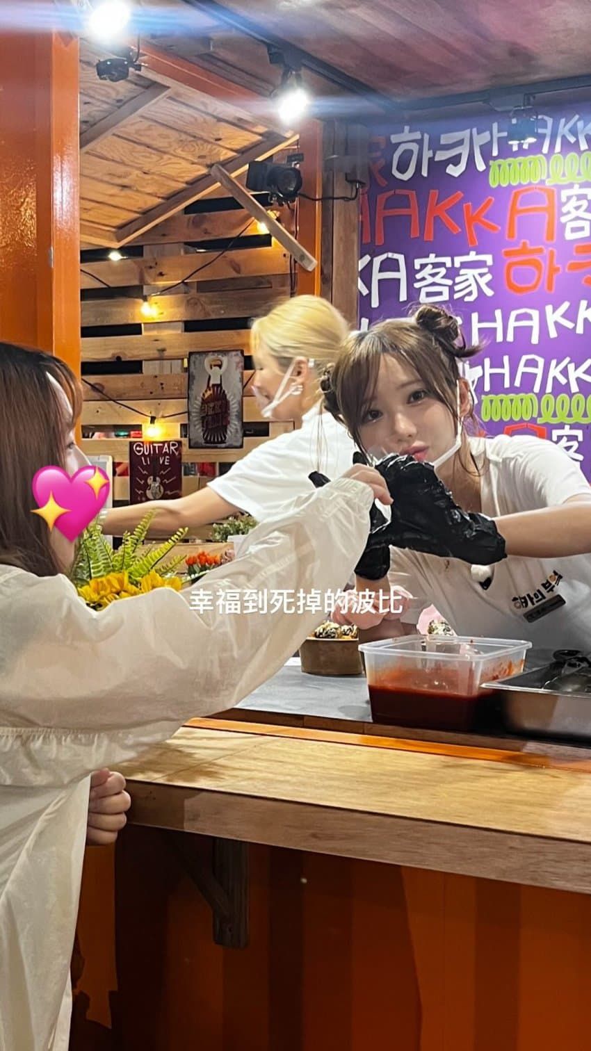 QWER 기타즈 대만 하카의부엌 촬영1_8.jpg