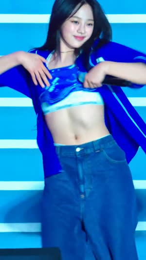 뉴진스 민지 손수건 크롭의상1_1.jpg