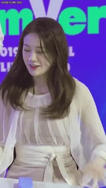 프로미스나인 장규리 순대 1.gif