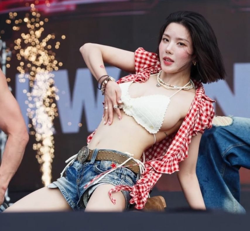 핫한 권은비 워터밤 사진1_3.jpg