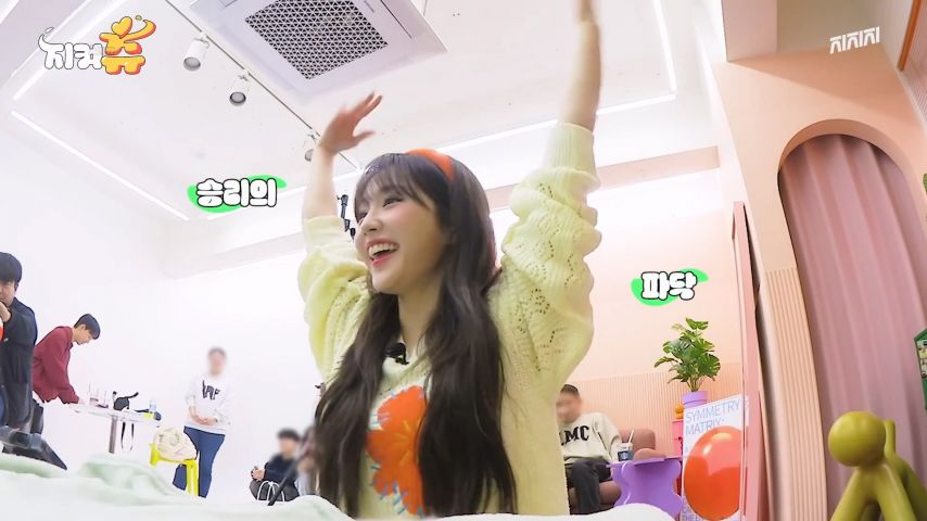 스탭과의 팔씨름 이긴 우아 나나 표정1_10.jpg