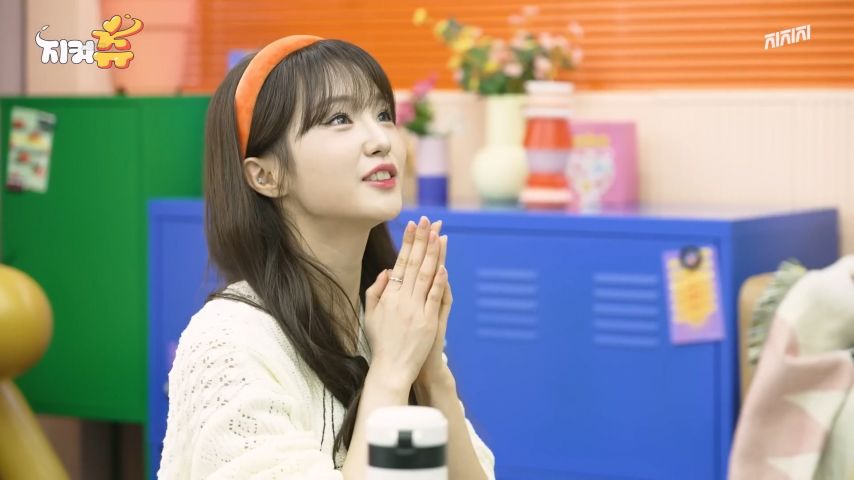 스탭과의 팔씨름 이긴 우아 나나 표정1_2.jpg