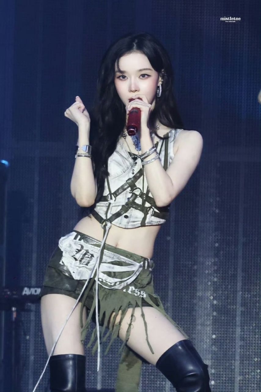 오사카 썸머소닉 에스파 윈터 매끈한 허리라인1_5.jpeg