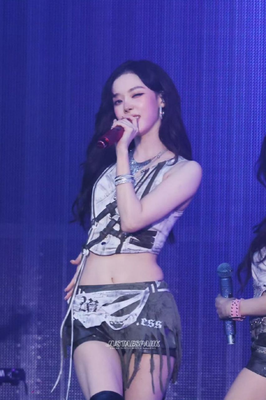 오사카 썸머소닉 에스파 윈터 매끈한 허리라인1_1.jpeg