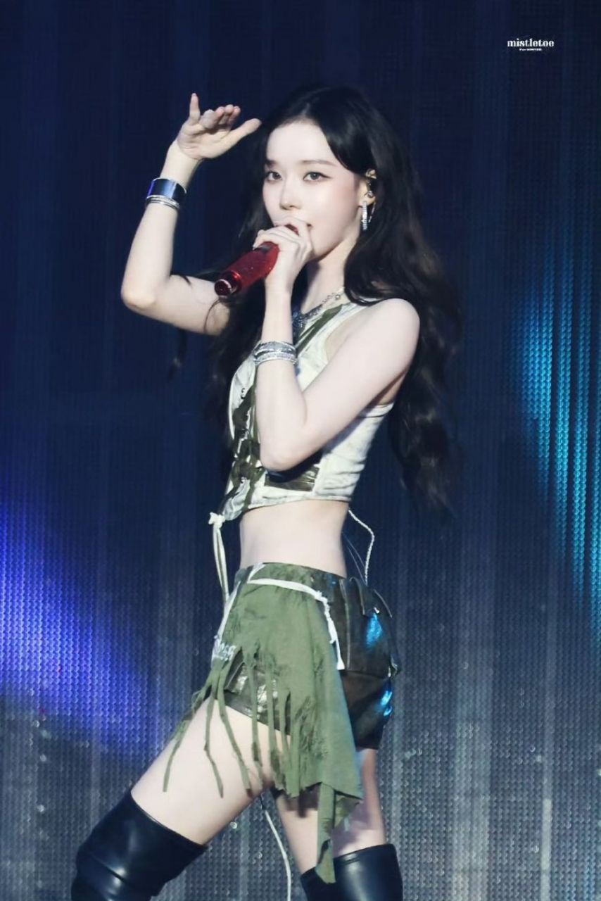 오사카 썸머소닉 에스파 윈터 매끈한 허리라인1_3.jpeg