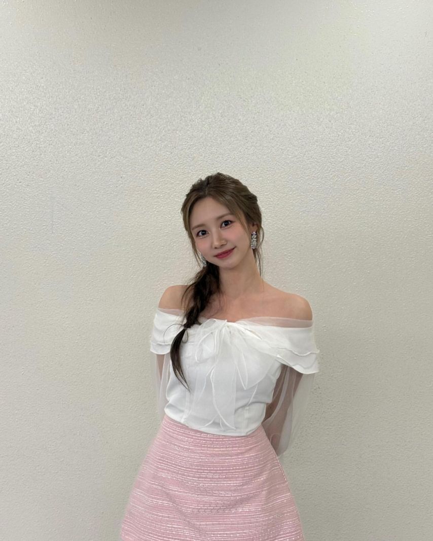 윤수빈 아나운서1_2.jpeg