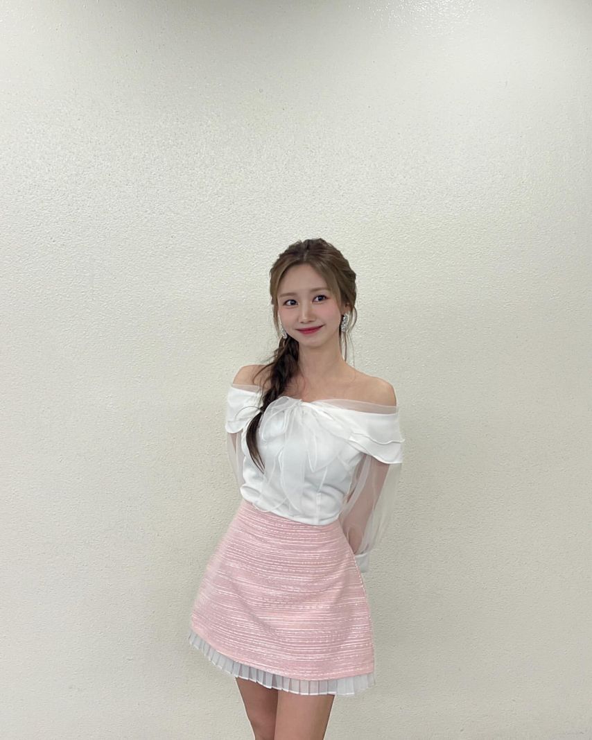 윤수빈 아나운서1_3.jpeg