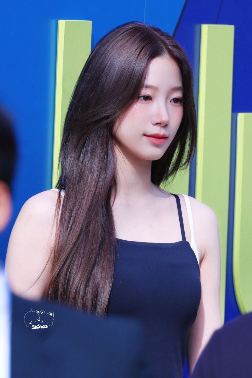 250605 르세라핌 카즈하 Lululemon 포토콜1_5.jpg