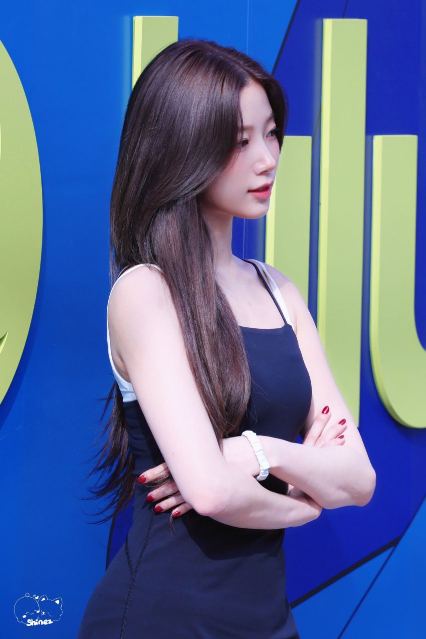 250605 르세라핌 카즈하 Lululemon 포토콜1_6.jpg