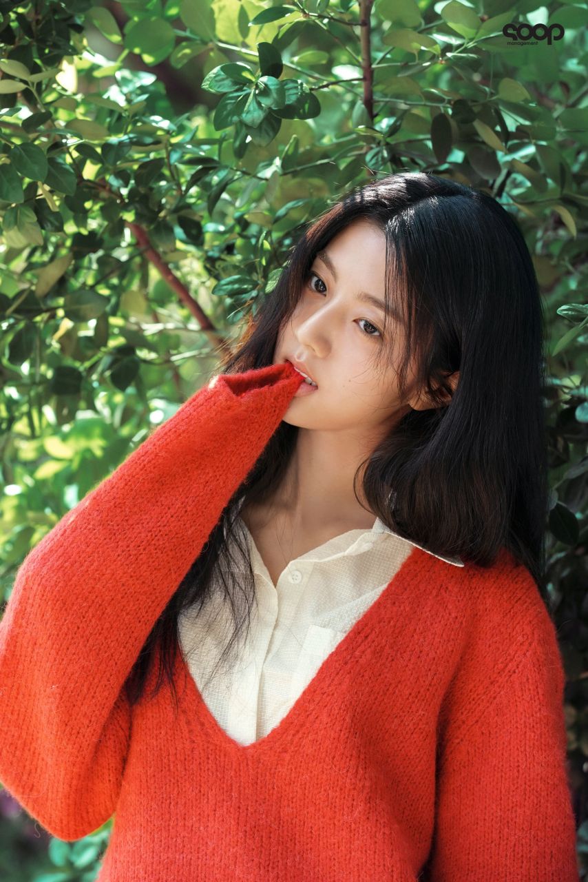 신은수 Shin Eun Soo Profile Behind1_1.jpg