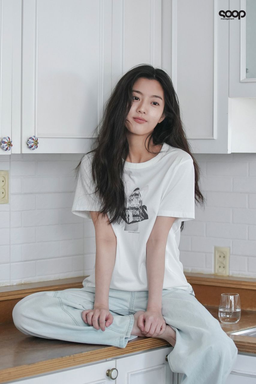 신은수 Shin Eun Soo Profile Behind1_10.jpg